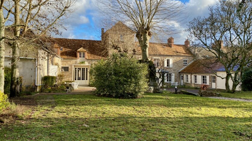 Demeure historique au centre du village À VENDRE, Briis-sous-Forges, vue depuis jardin par inside immobilier Orsay