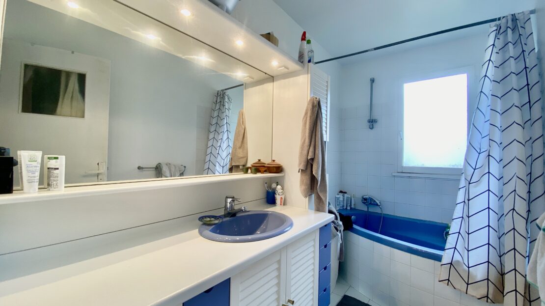 Vente-appartement-4-pieces-Bures-sur-Yvette-salle-de-bains-par-Inside-Immobilier
