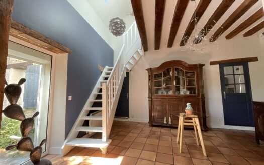 Maison en pierres rénovée en centre-ville ancien, Briis-sous-Forges