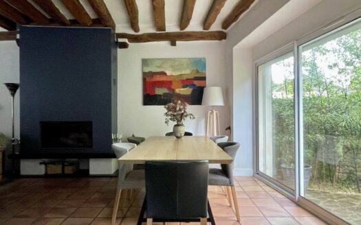 Maison en pierres rénovée en centre-ville ancien, Briis-sous-Forges