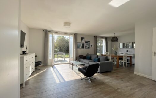 Chevry, Maison avec combles aménagés
