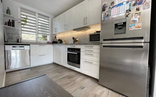 Chevry, Maison avec combles aménagés